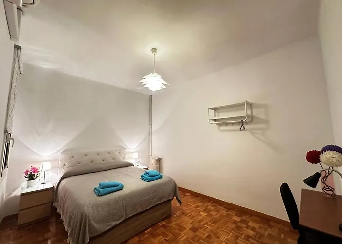 Nuevo Roger Oda ve Kahvaltı Barselona